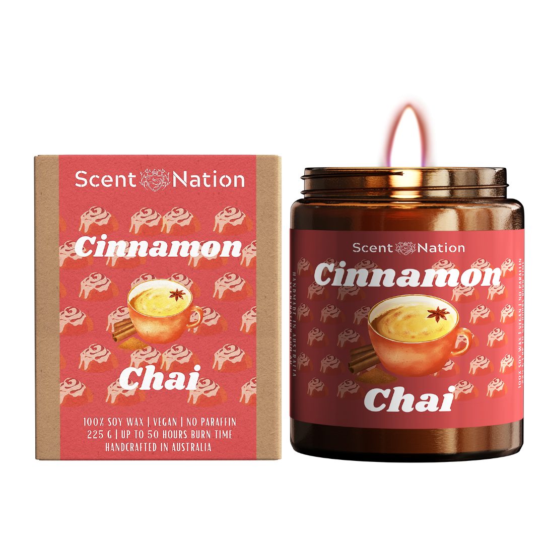 Scented candle inspired by cinnamon chai, ideal for creating a warm and inviting space.